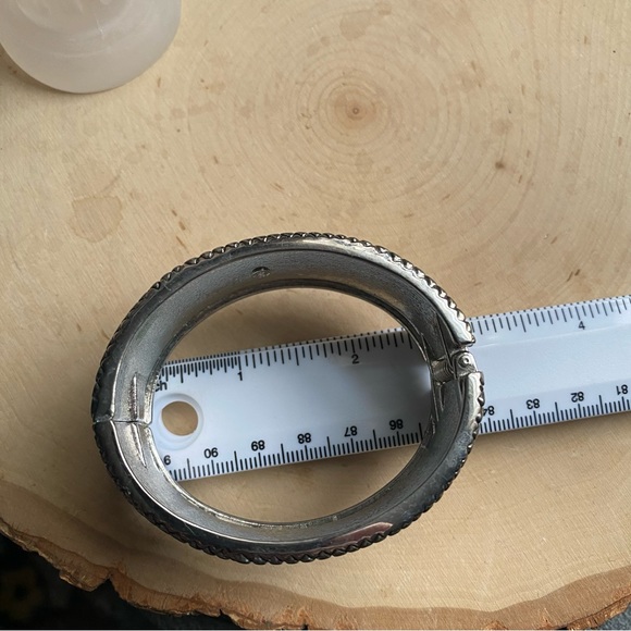 Vintage- Premier Designs- Mixed Metal Hinged Cuff Bracelet - Picture 7 of 9